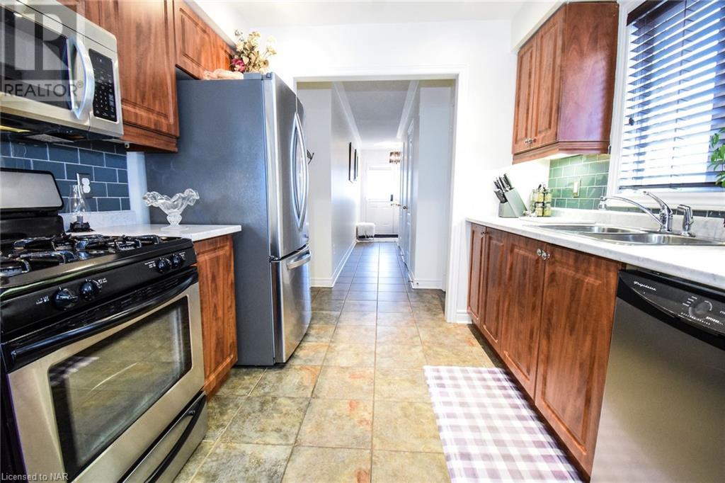 12 Mackenzie King Avenue, St. Catharines, Ontario  L2P 0A1 - Photo 7 - 40525092