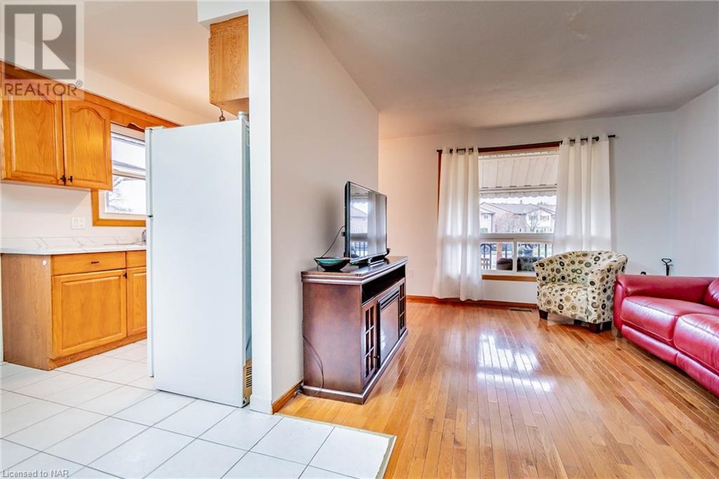 6033 Swayze Drive, Niagara Falls, Ontario  L2J 3K2 - Photo 12 - 40524689