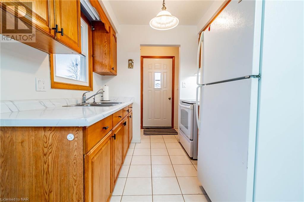 6033 Swayze Drive, Niagara Falls, Ontario  L2J 3K2 - Photo 4 - 40524689