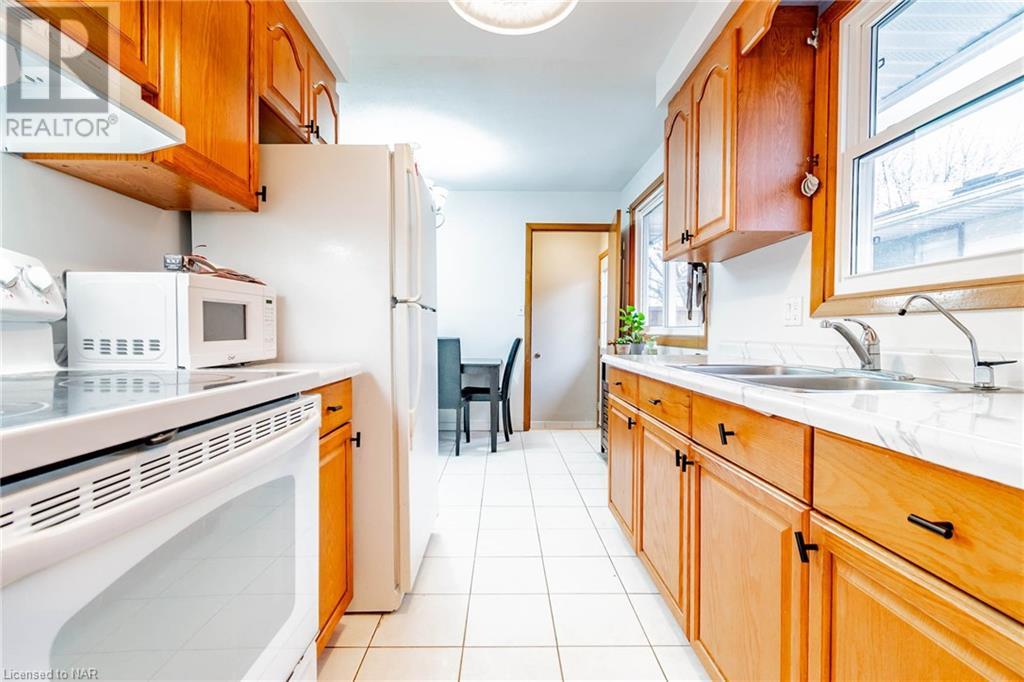 6033 Swayze Drive, Niagara Falls, Ontario  L2J 3K2 - Photo 5 - 40524689