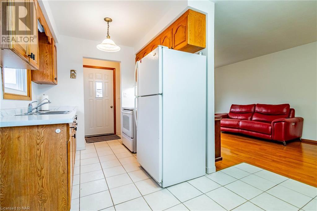 6033 Swayze Drive, Niagara Falls, Ontario  L2J 3K2 - Photo 6 - 40524689