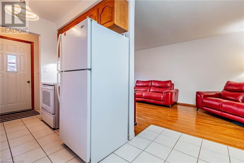 6033 Swayze Drive, Niagara Falls, Ontario  L2J 3K2 - Photo 9 - 40524689