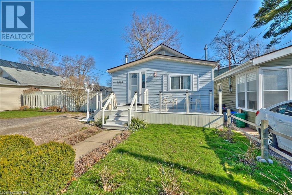 3828 Roxborough Avenue, Crystal Beach, Ontario  L0S 1B0 - Photo 2 - 40524879