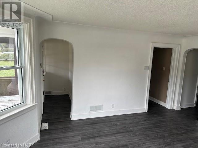 6152 Carlton Avenue, Niagara Falls, Ontario  L2G 5J9 - Photo 12 - 40525526