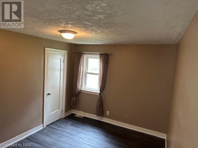 6152 Carlton Avenue, Niagara Falls, Ontario  L2G 5J9 - Photo 4 - 40525526