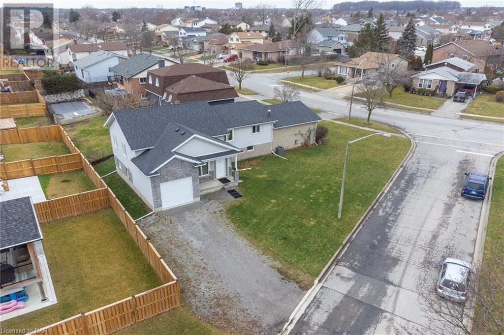4 Ivy Court, Thorold, Ontario  L2V 4N9 - Photo 2 - 40522641