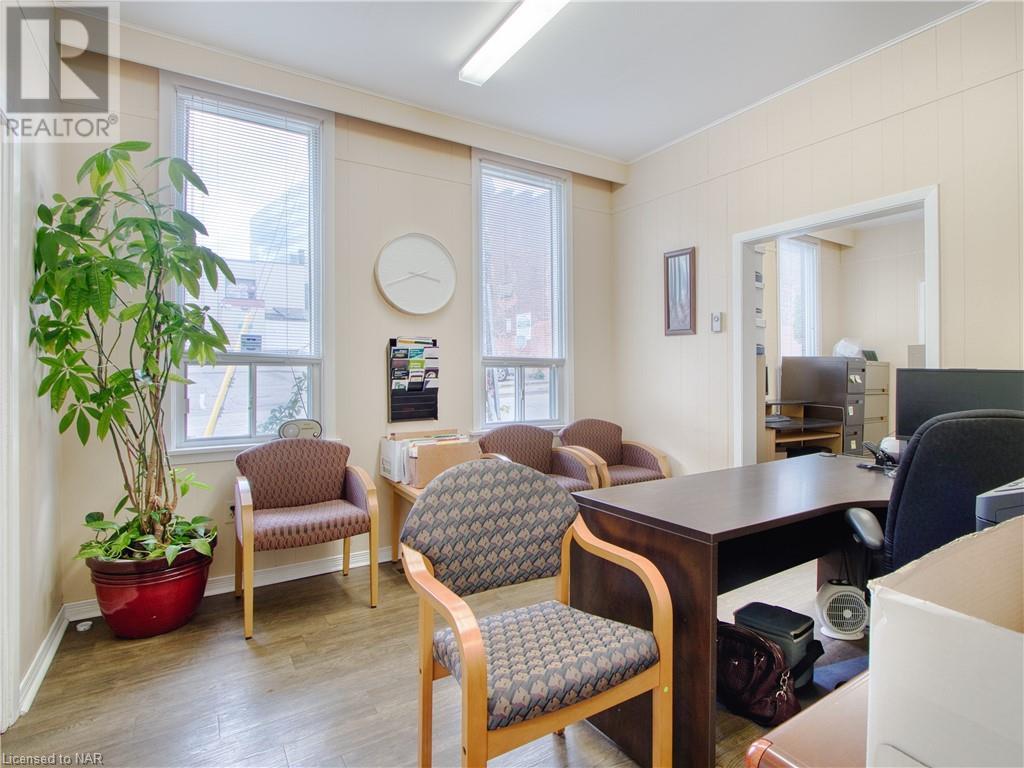 48 Carlisle Street, St. Catharines, Ontario  L2R 4H4 - Photo 14 - 40525710