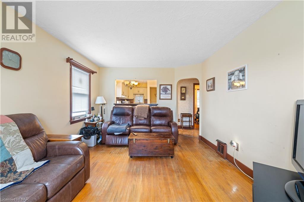 5932 Vine Street, Niagara Falls, Ontario  L2J 1L1 - Photo 2 - 40523600