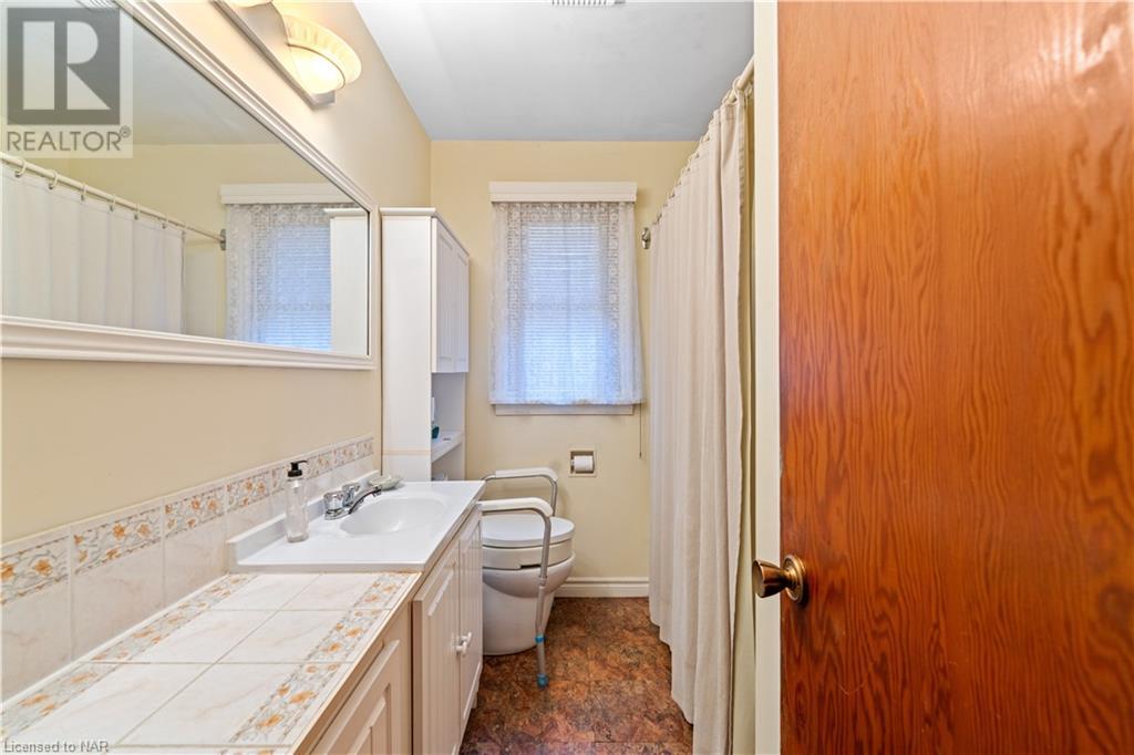 5932 Vine Street, Niagara Falls, Ontario  L2J 1L1 - Photo 6 - 40523600