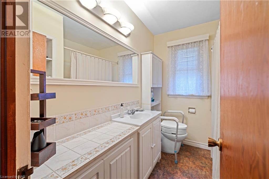 5932 Vine Street, Niagara Falls, Ontario  L2J 1L1 - Photo 7 - 40523600
