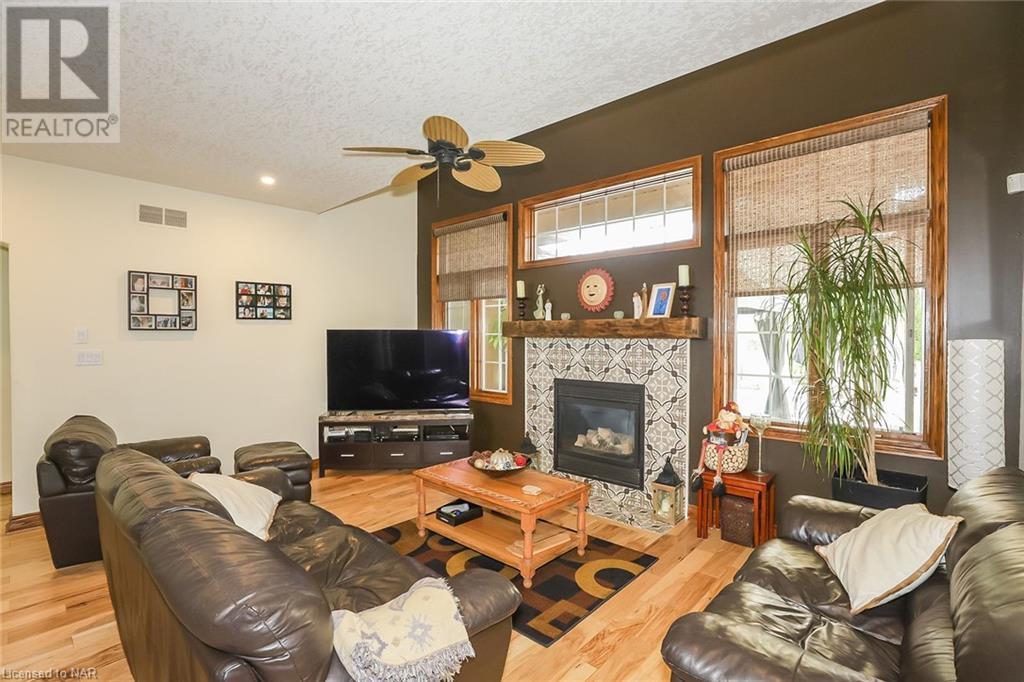 2205 Mewburn Road, Niagara Falls, Ontario  L2E 6S4 - Photo 8 - 40525461