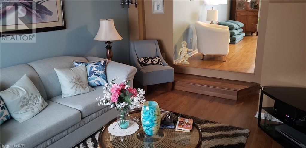 6570 Bellevue Street, Niagara Falls, Ontario  L2E 1Z1 - Photo 3 - 40524324