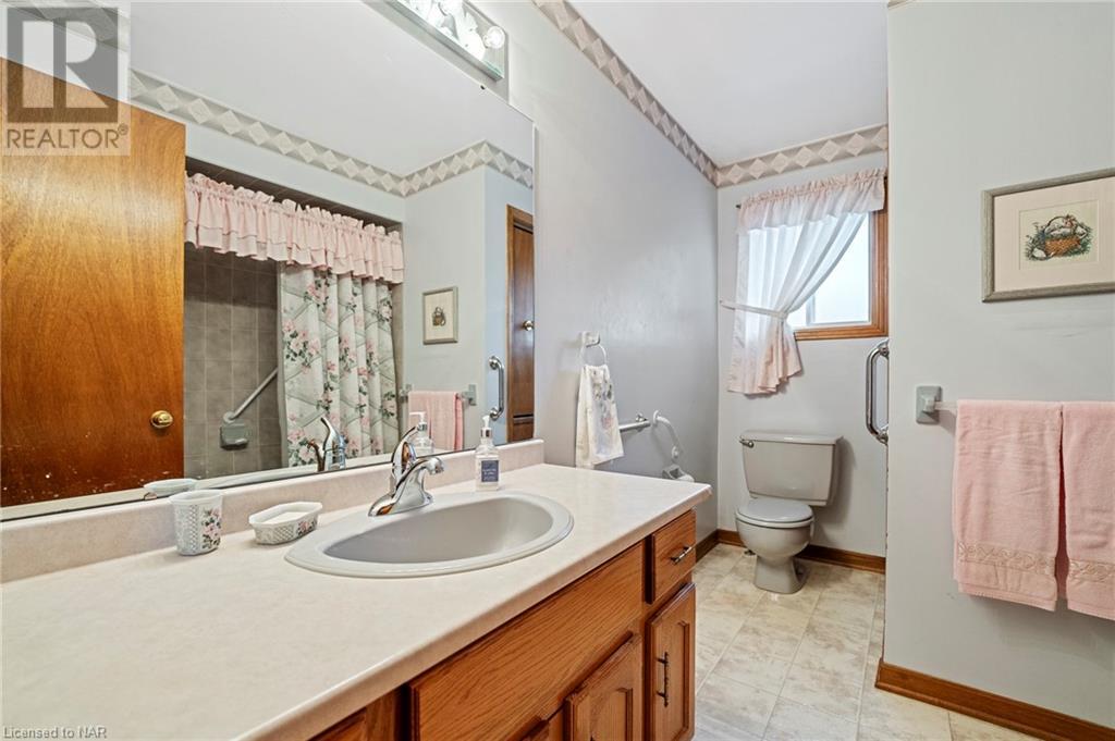 7853 Alfred Street, Niagara Falls, Ontario  L2H 2W8 - Photo 18 - 40524012