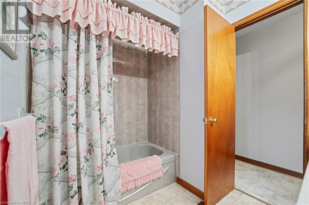 7853 Alfred Street, Niagara Falls, Ontario  L2H 2W8 - Photo 19 - 40524012